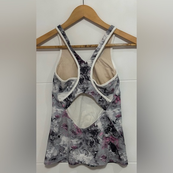 Lululemon: Women’s Sleeveless Top- Size 4 - Picture 3 of 10